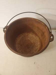 lot 398 image: Hearth Craft Port-Oar 808 Cast Iron Cauldron