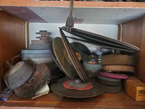 lot 422 image: Collection of Grinding Wheels