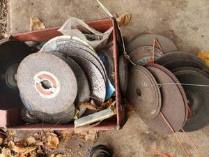 lot 423 image: Collection of Grinding Wheels