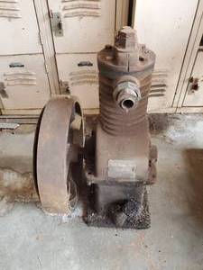 lot 437 image: Vintage The Curtis Compressor