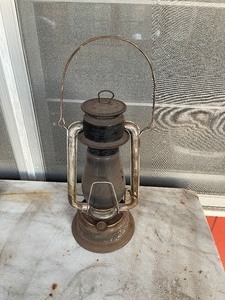lot 420 image: Vintage Defiance Lantern