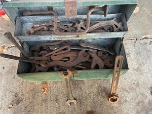 lot 418 image: Toolbox With Wrenches