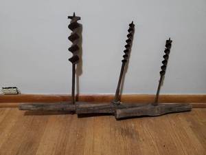 lot 460 image: Three Vintage Hand Drills