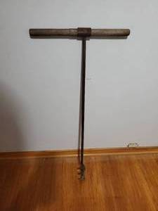 lot 458 image: Large Vintage Hand Drill