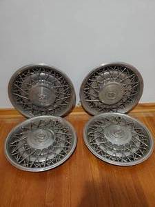 lot 461 image: Four Cadillac Hubcaps