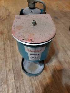 lot 469 image: Vintage Burnz-o-Matic Propane Dual Beam Lantern