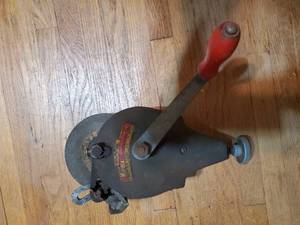 lot 471 image: Vintage Wissota Bench Mount Hand GrinderSharpener