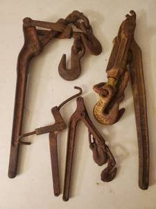 lot 487 image: Four Vintage Chain Binders