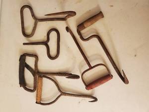 lot 492 image: Collection of Vintage Hay Bale Hooks