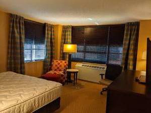 lot 150 image: Room 1021. King bed. Stone top table, Mini Fridge, TV 42LG, Desk, Nightstands, Mirrors, Luggage Bench, and More