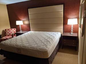lot 21 image: Room 1619. King Bed, Pedestal Sink, Bathroom Decor, 42 LG, Etc. 