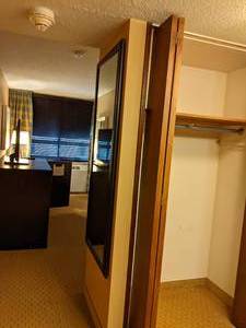 lot 40 image: Room 1515. King Bed, TV 42 LG, Small Safe, Vanity Mirror, Luggage Bench, Bubble Lamp, and More 