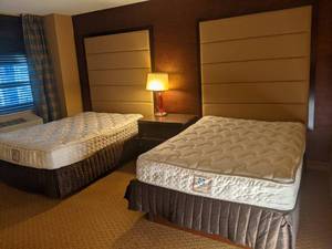 lot 78 image: Room 1312. 2 Full Beds, TV 42 LG, Small Safe, Office Desk, Square Mirror, Etc. 