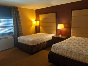 lot 79 image: Room 1311. 2 Full Beds, TV 42 LG, Small Safe, Bathroom Accessories, Light Bar, Etc. 