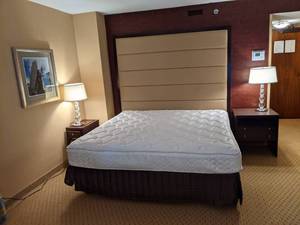 lot 2 image: Room 1601. King Bed, Mini Fridge, Pedestal Sink, TV 42 LG, Small Safe, & More