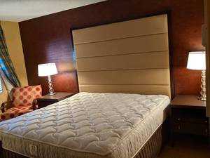 lot 3 image: Room 1602. King Bed, Pedestal Sink, TV 42 LG, Small Safe, & More