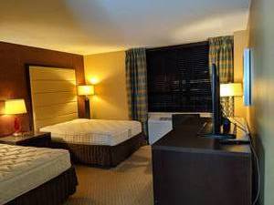 lot 63 image: Room 1418. 2 Full Beds, TV 42 LG, Small Safe, Bathroom Accessories, Mirrors, and More 