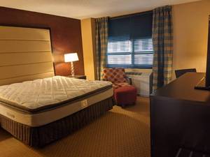 lot 101 image: Room 1214. King Bed, Pedestal Sink, TV 42 LG, Magnifying Mirror, And More