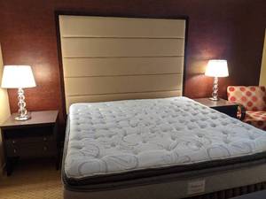 lot 8 image: Room 1608. King Bed, TV 42 LG, Small Safe, & More