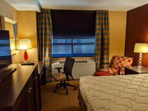 lot 6 image: Room 1605. King Bed, TV 42 LG, Small Safe, & More