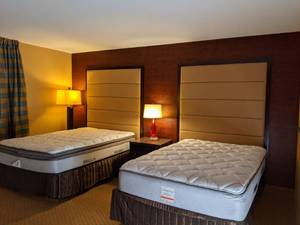 lot 121 image: Room 1111. 2 Full Beds, TV 42 LG, Small Safe, Artwork, Bathroom, and More