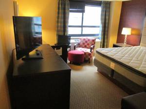 lot 157 image: Room 906. King bed, Chair and Ottoman, Mirrors, LG TV, and more