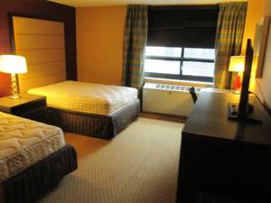lot 166 image: Room 918. 2 full beds, Luggage Bench, Night Stands, and more