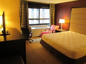 lot 138 image: Room 1007. King Bed, Pedestal Sink, TV 42 LG, Small Safe, & More