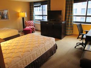 lot 140 image: Room 1010. 2 Full Beds, TV 42 LG, Small Safe, Framed Local Art, Etc. 