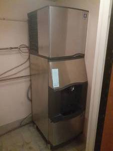 lot 267 image: Manitowoc Ice Maker