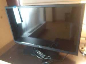 lot 676 image: TV 42 LG with Remote