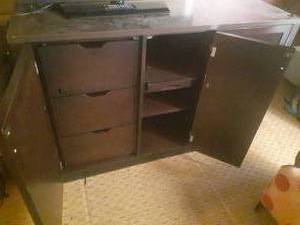 lot 690 image: Sturdy Brown TV Stand  Dresser 