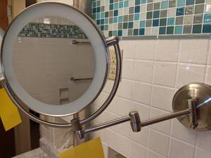 lot 493 image: Bathroom Accessories Magnifying Mirror, Towel Bars, & More