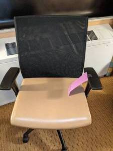 lot 502 image: Black Desk Chair