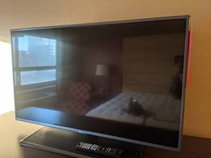 lot 359 image: 42 LG Flatscreen TV w Remote
