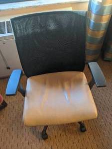 lot 368 image: Black Desk Chair
