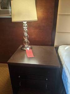 lot 386 image: Fancy Nightstand and Bubble Lamp