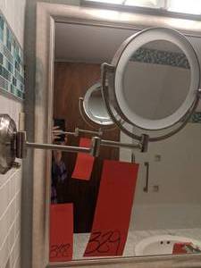 lot 389 image: Bathroom Accessories Magnifying Mirror, Towel Bars, & More