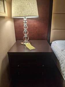 lot 447 image: Beautiful Nightstand and Bubble Lamp