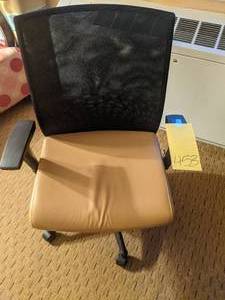 lot 453 image: Black Desk Chair