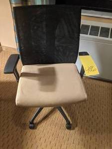 lot 486 image: Black Desk Chair