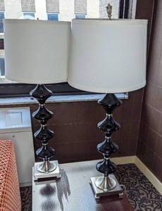 lot 206 image: Set of 2 Lovely Table Lamps