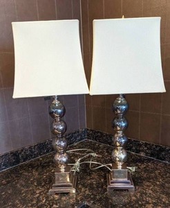 lot 219 image: Set of 2 Gorgeous Table Lamps