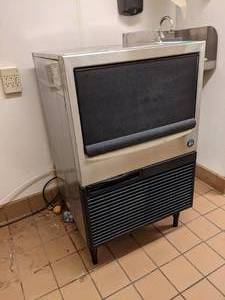 lot 232 image: Hoshizaki  Crescent Cuber Icemaker, Air-cooled, Built in Storage Bin