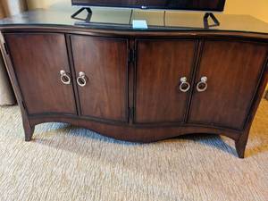 lot 242 image: Beautiful 4-Door Wood Dresser