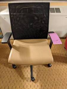 lot 537 image: Black Desk Chair