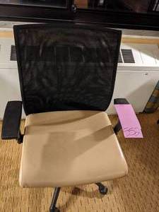 lot 552 image: Black Desk Chair