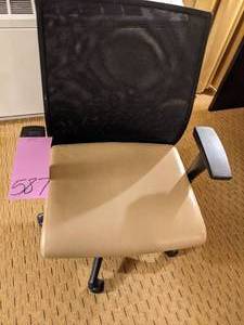 lot 587 image: Standard Black Desk Chair
