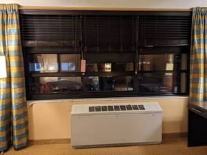 lot 629 image: Window Blinds, Blackout Roller Blinds, Curtains