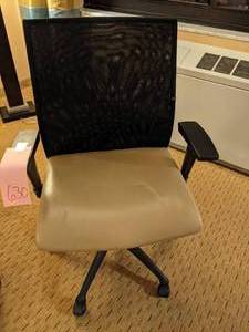 lot 630 image: Black Desk Chair